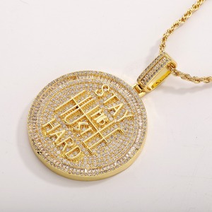 Collar de latón dorado para hombre con colgante redondo 'Stay Humble Hustle Hard' y circonita cúbica baguette, estilo 'Iced Out', cadena de cuerda, regalo de joyería - Product Image 1