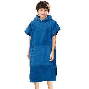 Peignoir à capuche doux et chaud en polaire corail pour enfants, idéal pour la plage, le surf, la natation et le bain - Product Image 5