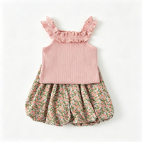 Ensemble classique pour bébé : haut en coton rose à dentelle et short ample à motifs floraux pour filles