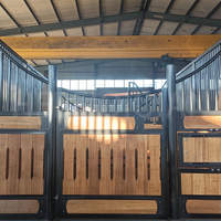 Box de stockage pour chevaux portable de style européen certifié ISO9001, en bambou, avec cadre métallique en acier thermolaqué et panneaux de porte à charnières, 2,2 m