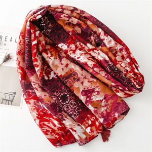 Alta calidad nuevo estilo bohemio rojo púrpura flor impresa algodón playa bufandas chales mujeres elegante largo chal grande bufanda Hijab - Product Image 2