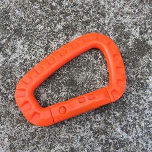 Mosquetón <span class=keywords><strong>de</strong></span> Plástico <span class=keywords><strong>de</strong></span> Alta Calidad Tipo D para Colgar Rápido, Gancho para Exteriores, Hebilla para Colgar Mochilas Grandes - Product Image 1