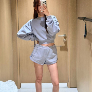 Survêtements de mode personnalisés pour femmes avec logo, haut à manches longues et short de sport brodé, ensemble deux pièces - Product Image 3