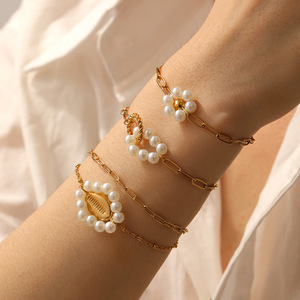SL211 Pulsera de Acero Inoxidable con Eslabones Ovalados Ajustables, Chapada en Oro de 18K, con Dijes de Concha y Nudo de Perlas Vintage, para Mujer, Moda de Nicho - Product Image 1