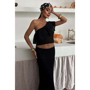 ชุดโครเชต์แต่งระบาย Nadia สีดำสำหรับผู้หญิง เสื้อถักแขนกุดเซ็กซี่ ระบายอากาศได้ดี เหมาะสำหรับใส่ไปเที่ยวคลับ พร้อมกางเกงขายาว - Product Image 2