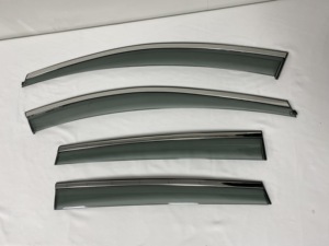 Déflecteurs d'air de voiture pour <span class=keywords><strong>Ford</strong></span> ESCAPE <span class=keywords><strong>KUGA</strong></span> 2013-2019 Visière de ventilation de fenêtre d'injection Matériau PC avec acier inoxydable - Product Image 2