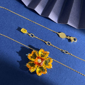 Collar de Clavícula con Flor Chapada en Oro de Plata S925 - Colgante de Circonita Amarilla con Corte Radiante Certificado por HRD, Clásico y Elegante para Bodas y Fiestas - Product Image 4