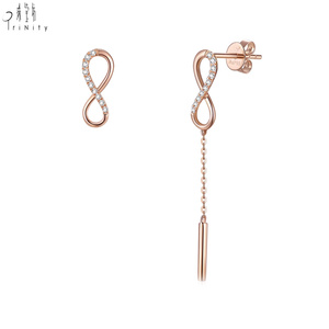 Fabricant Grossiste Populaire : Boucles d'Oreilles Élégantes en Or Rose Massif 18K avec Diamants Naturels, Modèle Asymétrique - Product Image 2