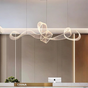 Lampadario a Nastro in Acrilico Personalizzato, Grande Lampada Sospesa per Hall di Hotel, Lampadario Moderno di Lusso su Misura - Product Image 4