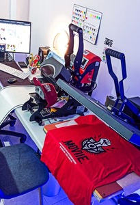 เสื้อยืดคอกลมผ้าผสมคอตตอน 50% โพลีเอสเตอร์ 50% คุณภาพสูง พิมพ์ลายตามสั่ง ขายส่ง สำหรับผู้ชาย/ผู้หญิง - Product Image 2