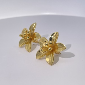 Pendientes de Botón con Flor de Lirio Tridimensional de Estilo Francés, Elegantes y Lujosos, de Tianyu Gems, para Mujer, Hechos de Latón Chapado en Oro, Micro - Product Image 1
