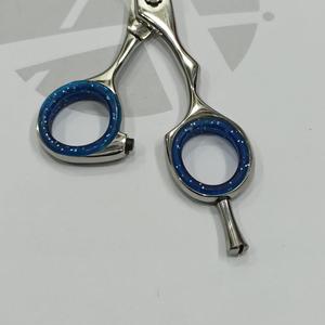 Ciseaux de coupe de cheveux de barbier professionnels en argent cisailles en acier inoxydable tranchantes avec poignée ergonomique pour salon et usage domestique - Product Image 4