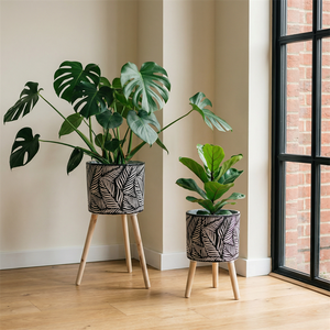 エンボス加工の黒色装飾植物用植木鉢、三脚スタンド付き、コーナー用 - Product Image 1