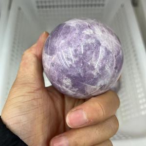 Vente en gros de sphère de lépidolite violette en pierre naturelle boule de géomancie en quartz naturel cristal pour décoration et cadeaux - Product Image 6