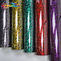 Film vinyle adhésif noir brillant effet fibre de carbone forgée pour autocollants de moto, décalcomanies et accessoires automobiles