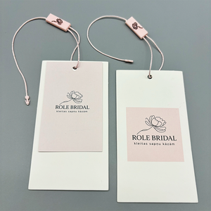 เชือกแขวนป้ายเสื้อผ้าแบบกำหนดเองที่เป็นมิตรกับสิ่งแวดล้อม พร้อมป้ายกระดาษพิมพ์โลโก้ตามสั่ง สำหรับกระเป๋าและรองเท้า - Product Image 3