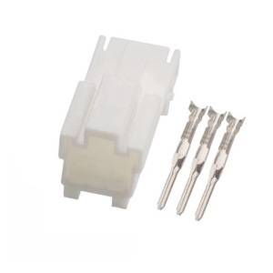 Conector Automotriz de 3 Pines, Enchufe de Plástico Blanco, Terminal Macho y Hembra para Uso en Automóviles - Product Image 1