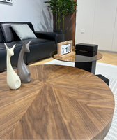 Ensemble de table basse ronde en bois moderne pour petits salons avec un design minimaliste de style italien