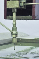 Machine de découpe à jet d'eau CNC 3 axes YCWJ, petit bureau et fermé avec faible bruit-haute précision pour divers matériaux