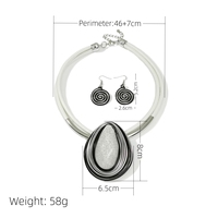 Parure de bijoux ethniques faits à la main, collier pendentif en résine style plage du Moyen-Orient, boucles d'oreilles pendantes en alliage d'aluminium torsadé pour femme