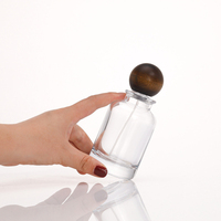 Bouteille de parfum cylindrique en verre transparent transparent raffiné 50ml avec approvisionnement en stock prêt pour pulvérisateur à pompe
