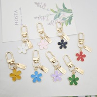 Porte-clés fleur de cerisier doux et féminin, porte-clés simple avec plaque à lettres et fleur de prunier, décoration à suspendre pour sac