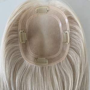 Topper de Cabello Humano para Mujer, Base Mono de 5x6 Pulgadas, Cabello Virgen Europeo Ruso con Cutícula Intacta y Alineada, Color Rubio Claro - Product Image 4