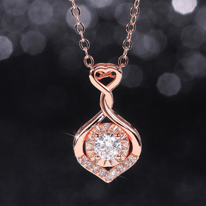 Collana Minimalista con Ciondolo a Cuore per Donne, Catena con Charm d'Amore, Gioiello alla Moda per Uso Quotidiano, Regalo - Product Image 1