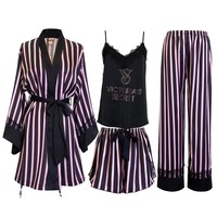 Ensemble quatre pièces Yicheng Victoria en soie glacée polyester pour femme, avec robe longue à manches longues, bordure en dentelle rayée et détails en strass, collection Secret Hot