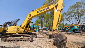 Excavadora Komatsu PC200 20T usada en Japón | Excavadora hidráulica de tamaño mediano para proyectos de construcción - Product Image 3