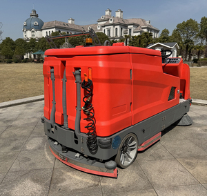 Autolaveuse autoportée pour le nettoyage des sols, des rues et des grands espaces extérieurs - Product Image 3