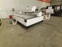 Machine laser CNC pour verre : sablage de miroirs, décapage de revêtements et perçage