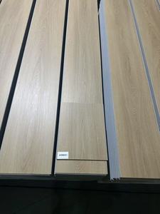 Suelo SPC Rígido de 5mm con Base IXPE de 2mm, Instalación con Click, para Hogar y Oficina, Grado Comercial <span class=keywords><strong>AC5</strong></span>, Textura de Madera Impermeable - Product Image 4
