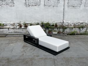 كرسي فاخر من الألومنيوم يستلقي في الهواء الطلق للفناء كرسي استراحة أسود معدني سرير بحر - Product Image 3