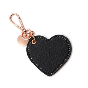 سلاسل مفاتيح جلدية جديدة بالجملة قابلة للطباعة والنقش، حلقات مفاتيح جلدية مخصصة على شكل قلب مع زخرفة معدنية - Product Image 6