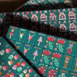 Juego de fichas de mahjong acrílicas americanas con diseño de Casita de Jengibre, <span class=keywords><strong>Bailarina</strong></span> y Estampado Floral Festivo, en azul marino oscuro, con temática de Ballet Navideño y Cascanueces - Product Image 3