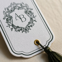 Cartes de menu personnalisables à motifs de style européen avec pompons, cartes de table de mariage en papier estampé à chaud, coins arrondis pour banquets et événements