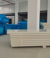 Panneau composite isolé en PU léger pour la construction préfabriquée et les bâtiments en acier