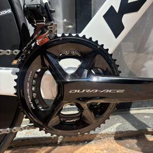 Vélo de course sur route Shi mano Dura-Ace Di2 OEM KOZO2 en fibre de carbone 700C avec freins à disque hydrauliques, léger et super léger. - Product Image 4