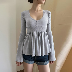 Camicetta da donna a maniche lunghe, modello slim, con colletto a bambola e bordo in pizzo, linea ad A che accentua la vita, dal taglio dolce e seducente - Product Image 4