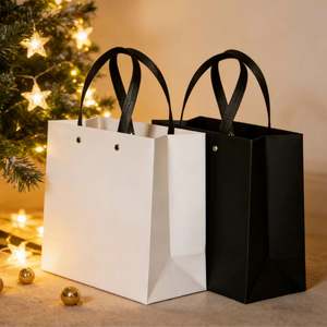 Bolsas de Papel Ecológicas Personalizables con Asas Reforzadas y Remaches, Ideales para Calzado, Ropa y Regalos de Lujo - Product Image 4