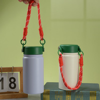 Botol Air Termos Warna Solid Matte Bahan Stainless Steel 304 Terisolasi, Flask Portabel Dengan Tali Anyaman untuk Penggunaan Sehari-hari di Luar Ruangan