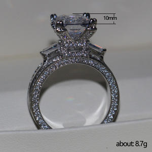 Anello di Fidanzamento F1341 con Diamante Taglio Principessa in Oro Bianco, Fascia con Diamanti Naturali Colore D per Donna - Product Image 5