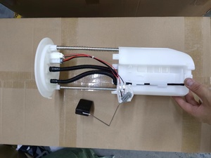 Ensemble de pompe à carburant de haute qualité 77020-35151 adapté pour Lexus GX460 URJ150 - Product Image 1