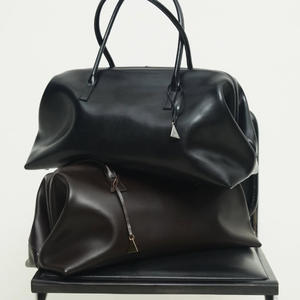 Sac fourre-tout spacieux en similicuir vegan noir pour femme, idéal pour <span class=keywords><strong>ordinateur</strong></span> <span class=keywords><strong>portable</strong></span>, voyages d'affaires et gym, imperméable - Product Image 4