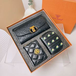 Tarjeta de visita Monedero Conjunto de tres piezas con patrón de letras Material de PVC Cierre de cremallera-Regalo de moda - Product Image 4