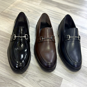 Mocasines de Cuero Genuino para Mujer, Estilo Británico, Punta Redonda, Sin Cordones, con Hebilla Metálica Pulida, para Oficina y Carrera Profesional, con Entresuela de Goma - Product Image 1