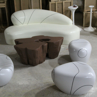 Ensemble de canapé, table basse et chaises courbes modernes Y372 en fibre de verre, écologique, résistant aux UV et aux intempéries, pour usage commercial extérieur, hôtel, école