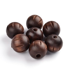 Pandahall agujero grande sin plomo teñido redondo con patrón tallado cuentas de madera natural cuentas de macramé - Product Image 1
