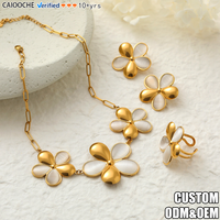 Ensemble de bijoux CAIOOCHE en acier inoxydable plaqué or 18 carats, collier, boucles d'oreilles et bague en forme de fleur, pour femmes